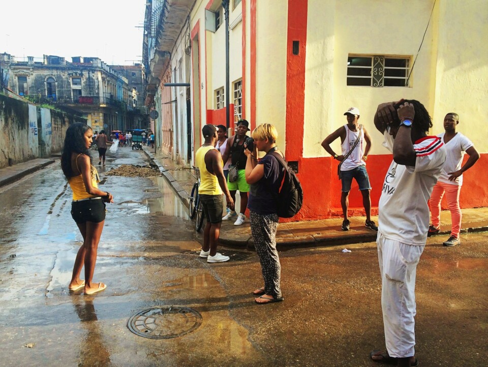 FOTOGRAFERER VAKRE KVINNER: Noroc i Cuba.