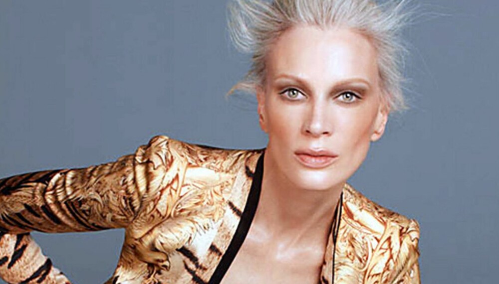 MODELL: Kristen McMenamy er en av verdens mest ettertraktede modeller som har valgt å beholde sin naturlige grå farge.