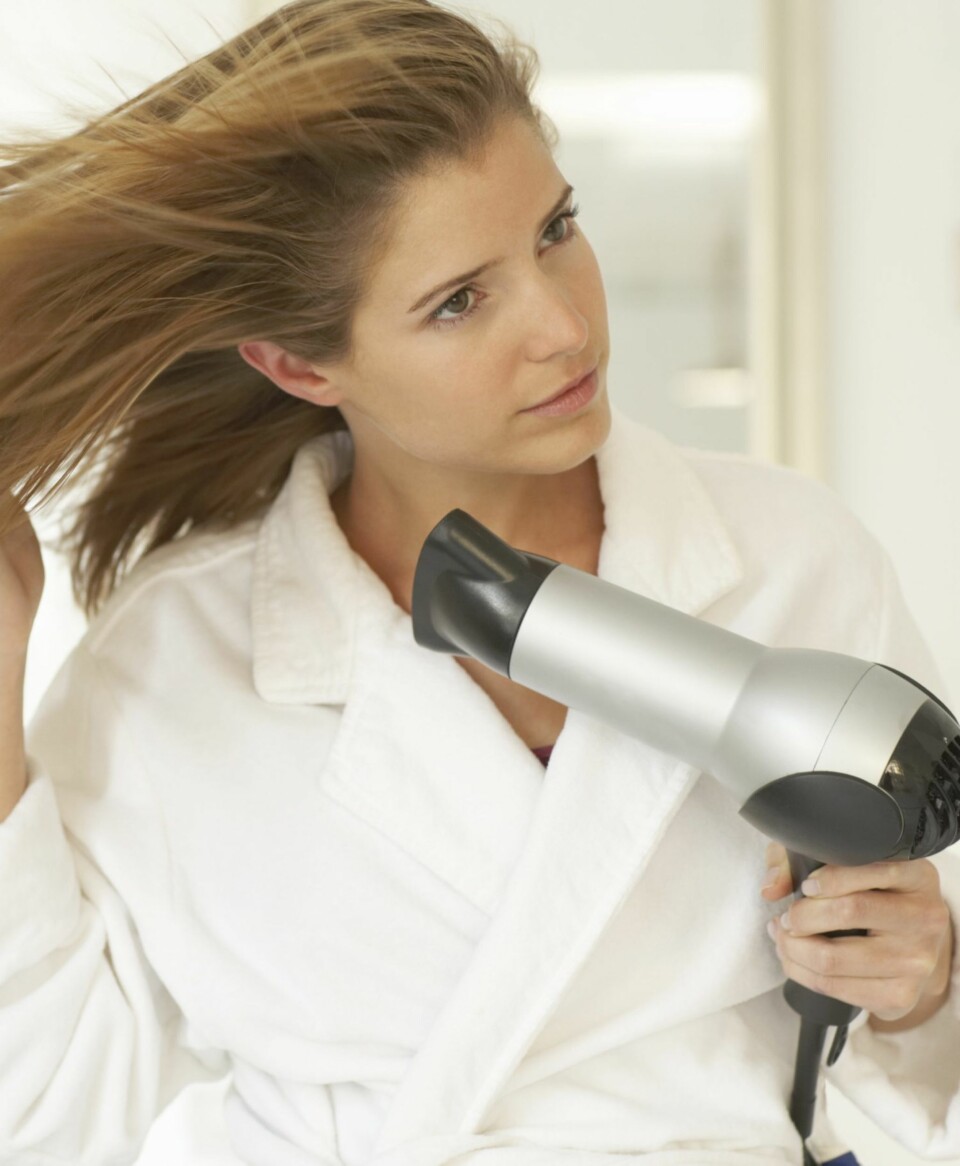HÅRETS VERSTE FIENDE: Daglig bruk av hårføner kan føre til stor slitasje på håret.