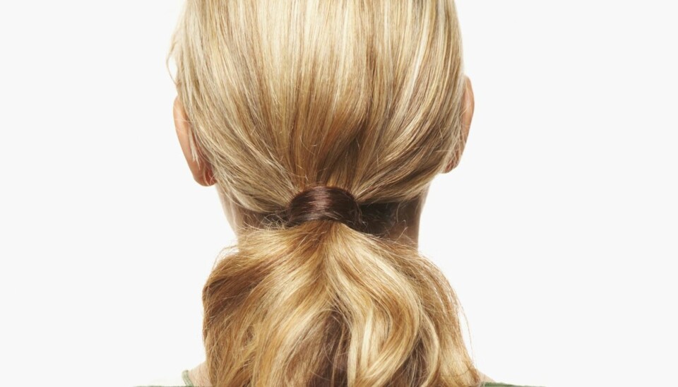 SKADELIG: Fester du hårstrikken på samme sted hver dag påfører du håret betydelig slitasje.