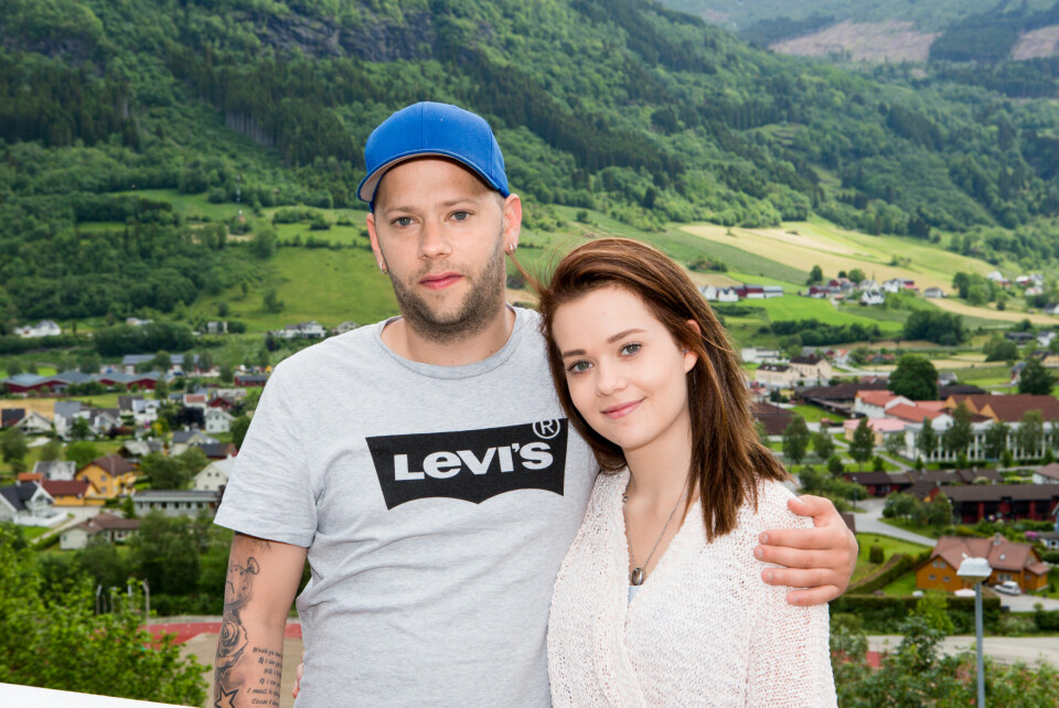 FAMILIE: – Det er så viktig å ta vare på hverandre, sier Frie, her sammen med sin yngste bror Trym. I dag er det han som bor i barndomshjemmet i Vik.