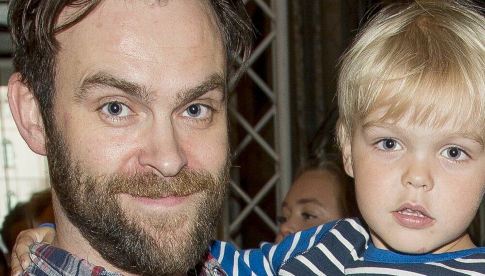 JUNIOR: Vidar Magnussen hadde med sønnen Gustav på Oslo-premieren av Elton John-musikalen "Billy Elliot" på Folketeatret. (Foto: Morten Bendiksen)