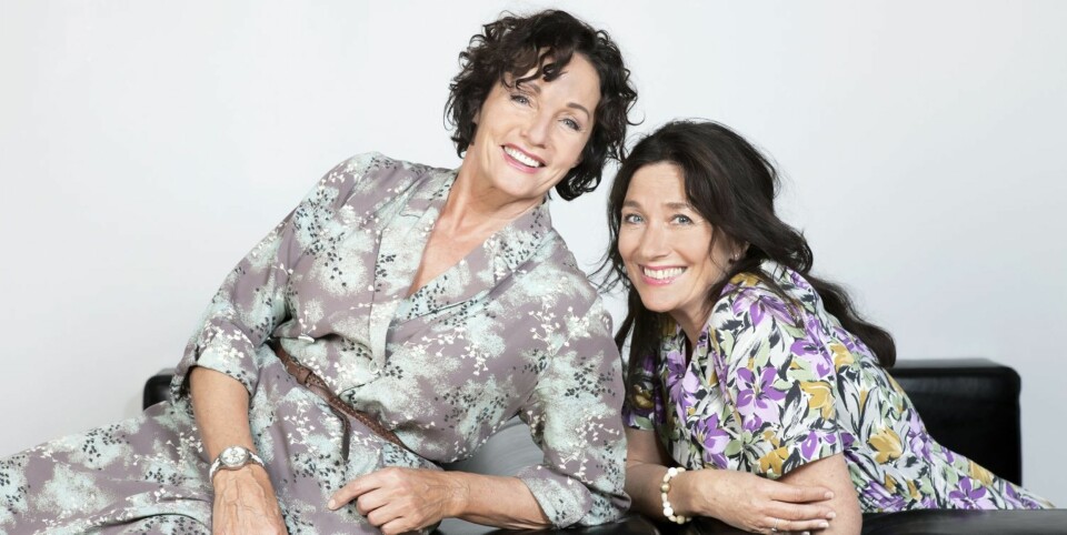 TRAVLE SØSTRE: Inger Lise Rypdal og Maj Britt Andersen reiser på turne sammen. (Foto: Svein Brimi)