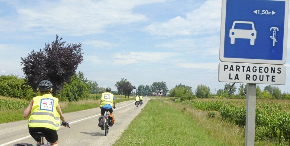 Syklistenes Landsforening vil ha et minimumskrav på 1,5 meter til trygg forbikjøring av syklister. BIldet er fra Frankrike som praktiserer regelen.