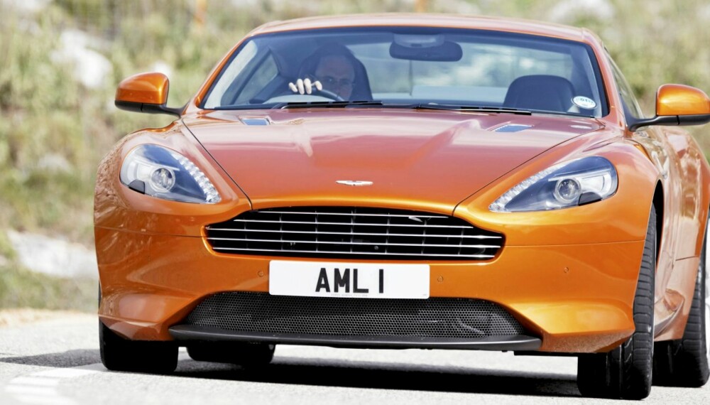 SJOKKBREKK: Gasspedalarmen bør være sterk i en Aston Martin Virage med 365 hk. Det har den ikke vært. Foto: Produsent