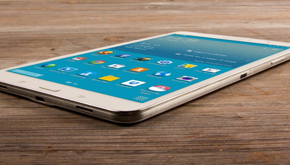PASSE STOR: Samsung Galaxy Tab 8.4 Pro har en fin størrelse med en super skjerm.