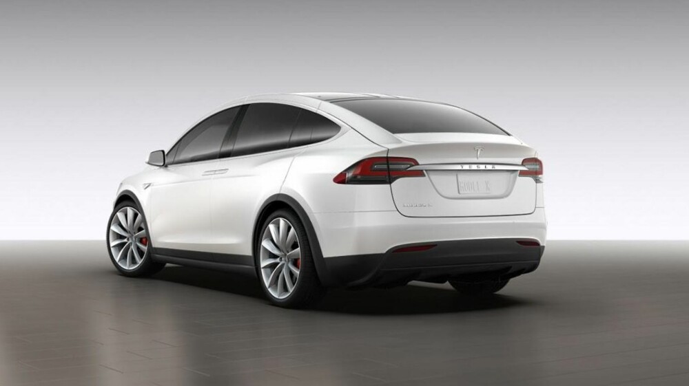 MODEL X: Den er kanskje litt tykkere og mindre elegant enn noen hadde håpet. FOTO: Tesla 