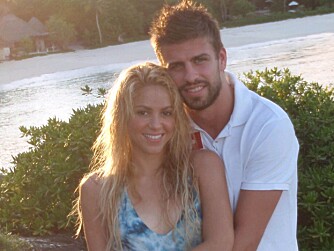FORELSKET: Shakira og kjæresten Gerard Piqué ble foreldre til lille Milan i januar i år.