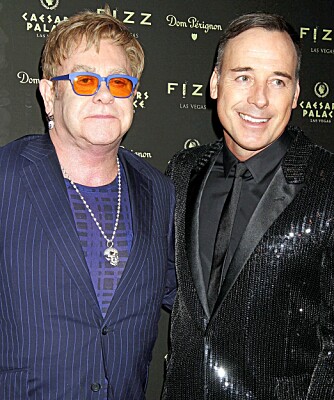 FORTSATT FORELSKETt: Elton John og David Furnish har vært kjærester siden 1993.I 2005 giftet de seg.