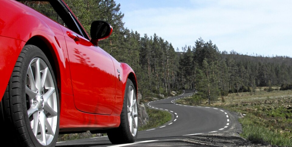 SPORTSLIG: Rød er sportsbilenes farge, spesielt om bilen heter Ferrari og kommer fra Modena. Her er en rød Mazda MX-5.