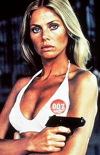 SEXBOMBE: Svenske Britt Ekland er best kjent for rollen i James Bond-filmen «Mannen med den gyldne pistol» fra 1974.