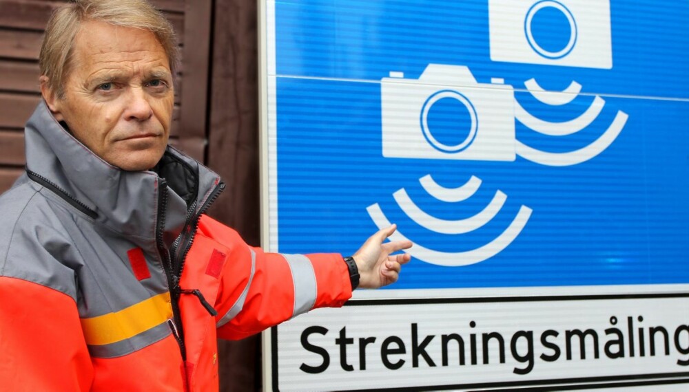 STREKNINGS-ATK: Ser du dette skiltet betyr det at strekningen foran deg har gjennomsnittsmåling av fart. - Vi tror de nye skiltene er lettere å forstå, sier Jan Wamstad, senioringeniør i Statens vegvesen, Region Sør. FOTO: Petter Handeland