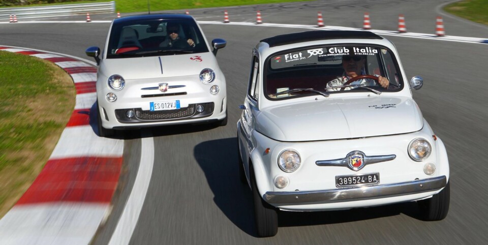PÅ BANEN: Ny og gamme i skjønn forening. FOTO: Fiat