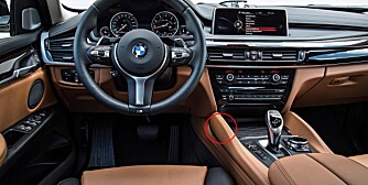 KNEEPADS: Interiøret i X6 er temmelig likt som i X5, men midtkonsollen i X6 har såkalte kneepads, for å understreke at den er en SAC (Sports ActivityCoupé) og ikke en SUV (Sports Utility Vehicles). Nemlig. FOTO: BMW