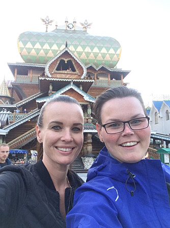 STØTTE: Det er langt fra Rena til Moskva, og storesøster Christina har vært Cecilies ledsager på starten av behandlingsreisen. Når Cecilie er i full gang med behandlingen, reiser Christina hjem til Norge igjen. STØTTE: Det er langt fra Rena til Moskva, og storesøster Christina har vært Cecilies ledsager på starten av behandlingsreisen. Når Cecilie er i full gang med behandlingen, reiser Christina hjem til Norge igjen.