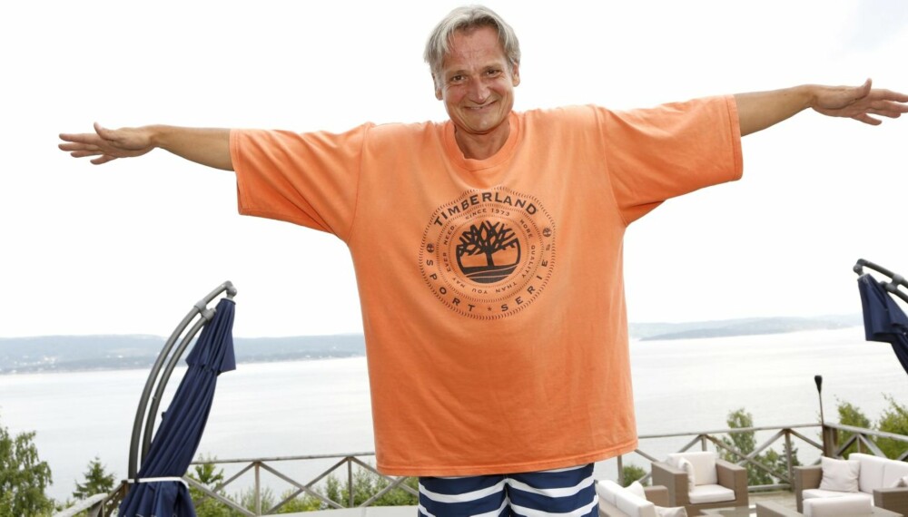 XXXL: Tom Sterri iført den gamle T-skjorta han brukte da han veide 125 kilo. Nå er han tilbake til behagelige 88 kilo.