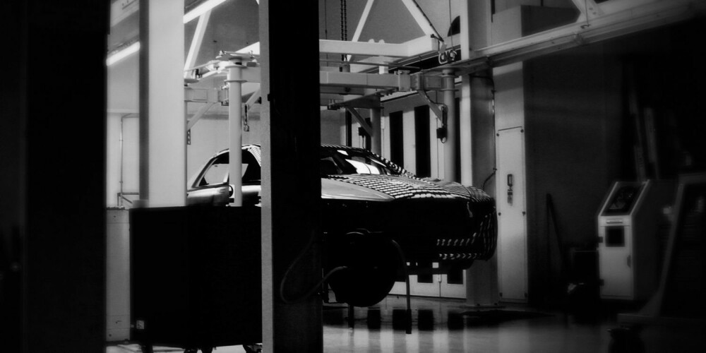 SKALLET: Karosseriet til den nye Lagondaen er klart, men Aston Martin røper ingen detaljer. Ut over at det skal dreie seg om hinsidig luksus. FOTO: Aston Martin
