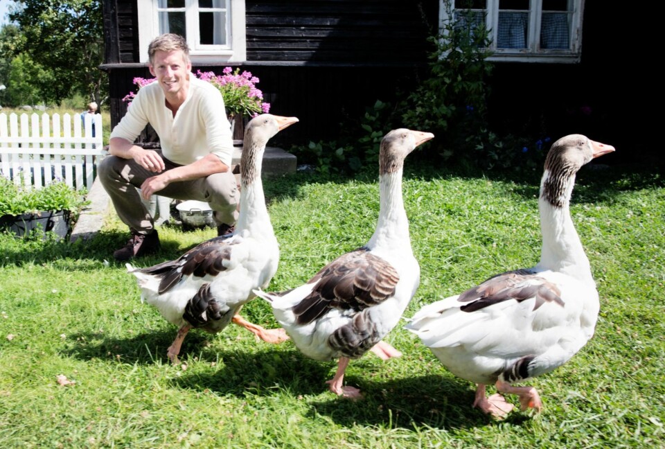 BRUSER MED FJÆRENE: Gaute Grøtta Grav gleder seg stort til å lede denne sesongen av «Farmen». - Jeg er både stolt og beæret over at «Farmen» er like populært nå som tidligere, sier han.