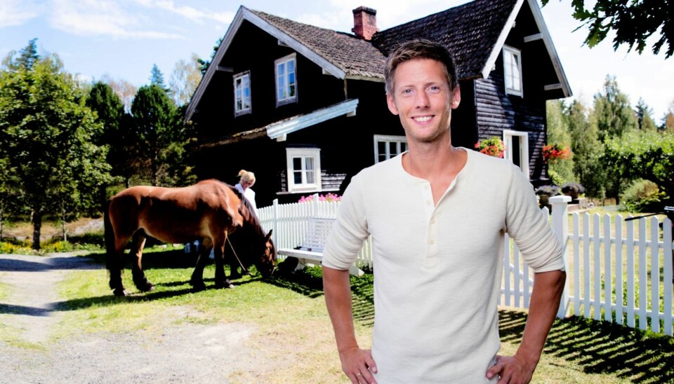 ÅRETS FARM: Gaute Grøtta Grav var i strålende humør da han tok imot Her og Nå på årets «Farmen»-gård i nærheten av Hamar.