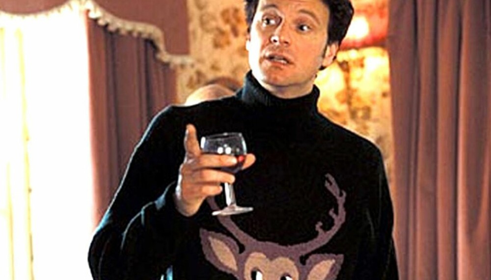 FRA HOT TIL NOT: Selv Mark Darcy (kanskje bedre kjent som Colin Firth) går fra hot til not på null komma svisj iført en genser med et reinsdyrmotiv. Så hvordan er det egentlig å kaste seg over julegenser-trenden? Vi spurte ekspertene.