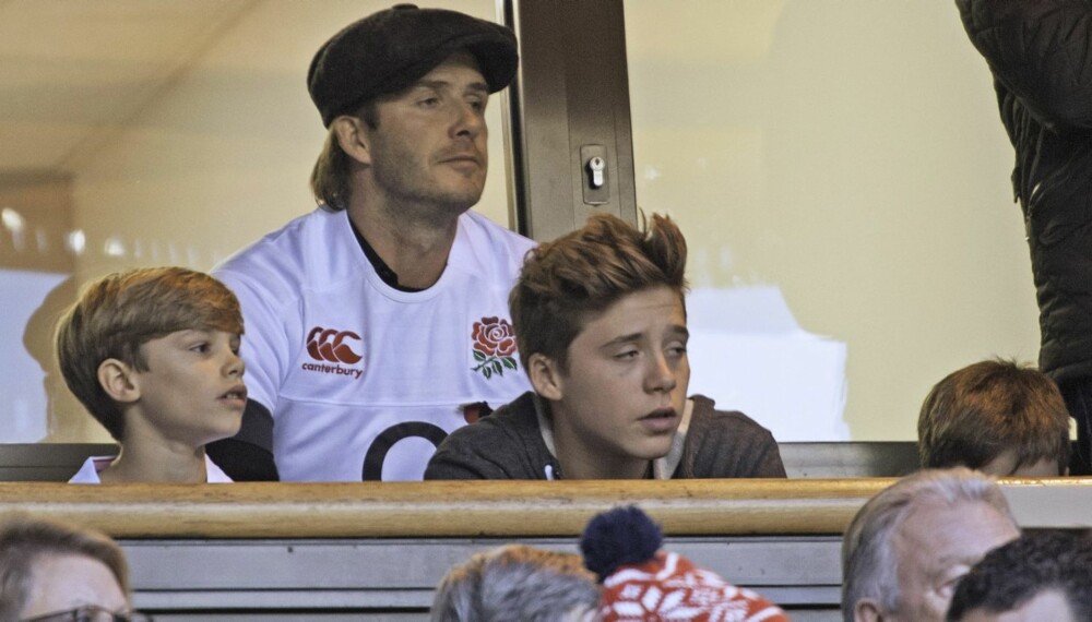 TILSKUERE: David Beckham på fotballkamp sammen med sønnene samme dag som mormoren døde.