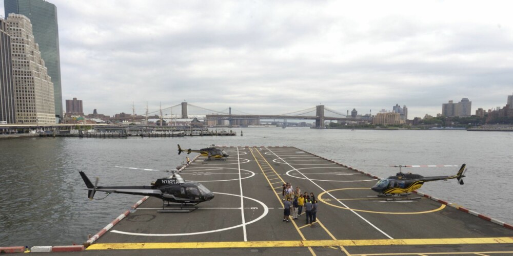 Helikopterpiren like ved Wall Street er tilholdssted for helikopterselskapet. Fra piren på Jersey-siden tilbyr selskapet også kveldsflyginger over Manhattan.