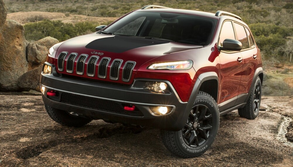 CHEROKEE: Med nye Cherokee skal Jeep forsøke å vinne tilbake tapte markedsandeler i det populære segmentet for mindre SUV-er. Men de har gitt Cherokee et rart ansikt. FOTO: Produsent