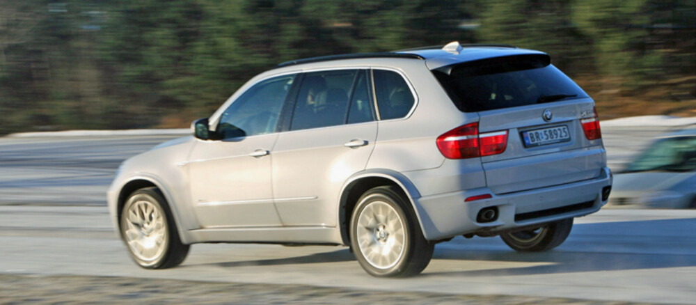 KJØRER GODT: BMW X5 er den SUV-en som minner mest om en mindre bil når det kommer til kjøreegenskaper.