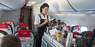 ALLTID SERVICE-INNSTILT: Flyverter kan ha en utfordrende jobb i de tilfellene passasjen slår seg vrang. FOTO: Norwegian