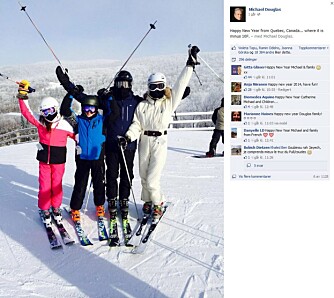 Mye å feire: Carys, Dylan, Michael og Catherine jublet sammen på toppen av skibakken i Mont Tremblant i Canada. Det er Michael selv som har lagt ut bildet på sin Facebook-konto.