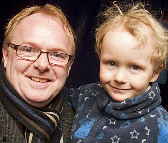 STOLT PAPPA: Per Sandberg og sønnen Jakob. (Foto: Tom Hansen)