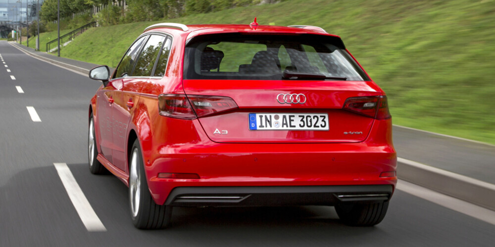 AUDIS FØRSTE: Neste sommer lanserer Audi sin første plug-in-hybrid: Audi A3 Sportback e-tron. Den har et oppgitt forbruk på 0,15 liter per mil med et CO2-ustlipp på beskjedne 35 g/km. Rekkevidden på kun elektrisk drift skal være på 50 kilometer. FOTO: Audi