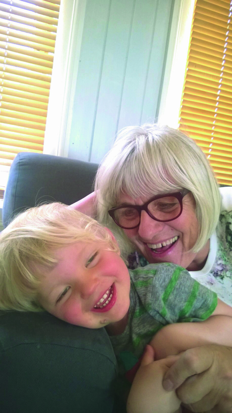 BESTEMOR: - Norske barn vet ikke hvor heldige de er, sier Ellen, her med barnebarnet Sigurd.