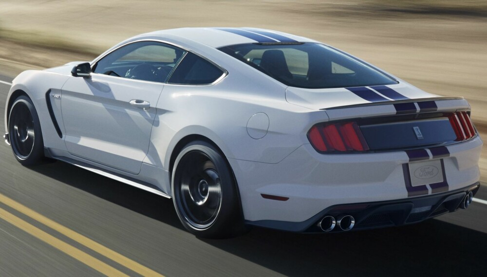 IKON: Ford Mustang Shelby 350GT kommer med den sterkeste selvpustende V8-eren som Ford noensinne har bygget. At den er selvpustende innebærer at motoren ikke får hjelp av turbo eller kompressor. FOTO: Ford IKON: Ford Mustang Shelby 350GT kommer med den sterkeste selvpustende V8-eren som Ford noensinne har bygget. At den er selvpustende innebærer at motoren ikke får hjelp av turbo eller kompressor. FOTO: Ford