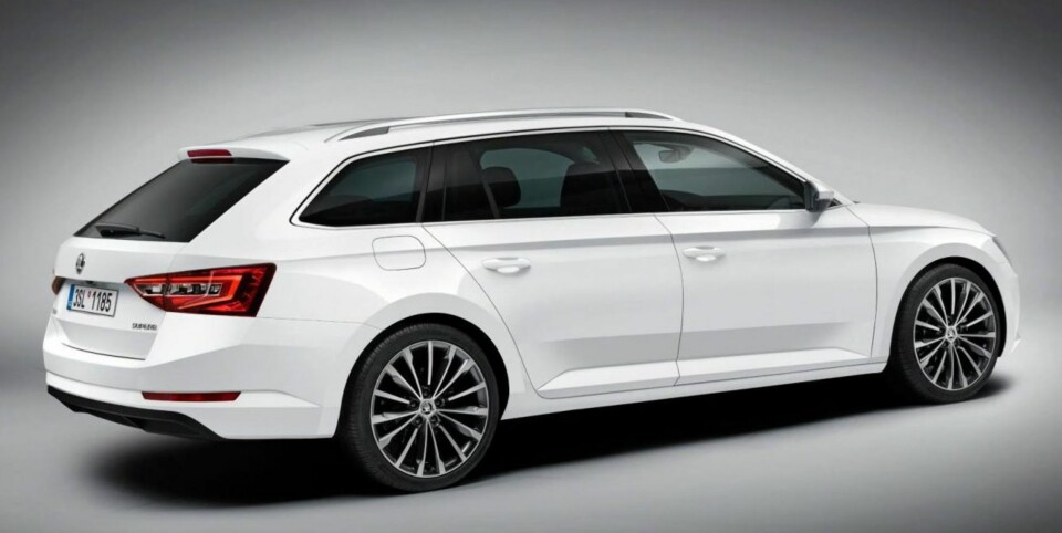 ENORM PLASS: Bagasjeromsvoulmet øker med 27 liter fra 633 til 660 liter. I tillegg blir baksetet sju centimeter bredere enn i dagens Superb.