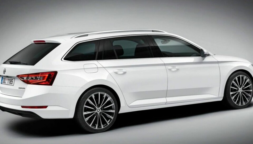 ENORM PLASS: Bagasjeromsvoulmet øker med 27 liter fra 633 til 660 liter. I tillegg blir baksetet sju centimeter bredere enn i dagens Superb.