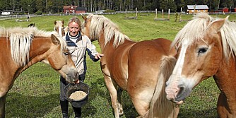GLADERE: Etter at Christina fant tilbake til hestene, har barna hennes fått en mye gladere og roligere mamma.