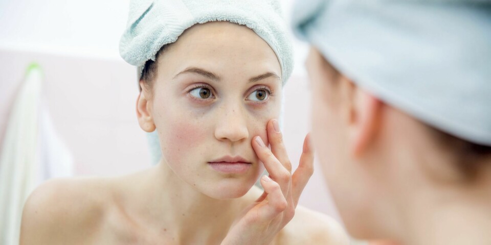 POSER UNDER ØYNENE: - Bruk SPF daglig, og en god øyekrem eller serum som inneholder ingredienser med dokumenterbar effekt, råder lege og hudekspert. POSER UNDER ØYNENE: - Bruk SPF daglig, og en god øyekrem eller serum som inneholder ingredienser med dokumenterbar effekt, råder lege og hudekspert.