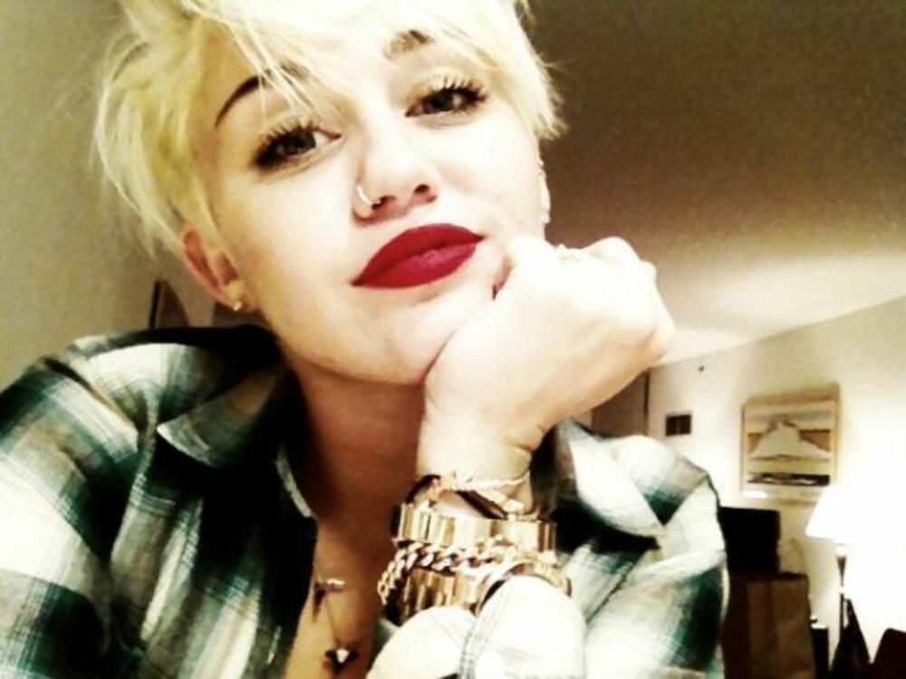 Under dette bildet skrev Miley: "Self love is the greatest of all flatterers"