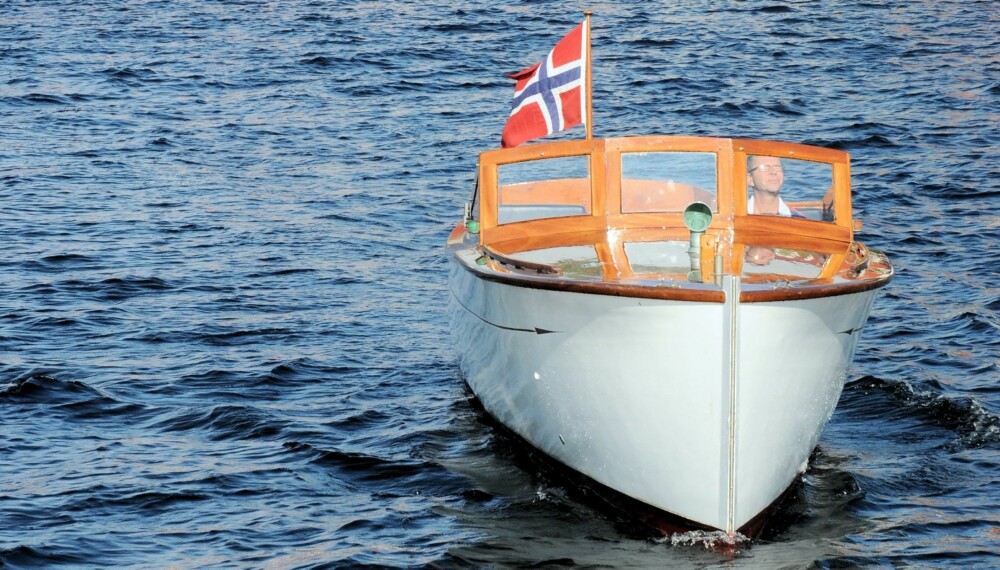 KONGEBÅT:  Etter at kong Haakon hadde vært om bord fikk "Havstad" tilnavnet "kongebåten". Om bord sitter båteier Einar Joe Taraldsen.