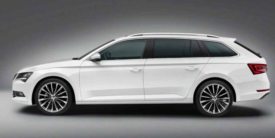 GOD LENGDE: Akkurat hvor lang nye Skoda Superb stasjonsvogn er, vet vi foreløpig ikke. Sedanen er i følge Skoda 486 centimeter lang.