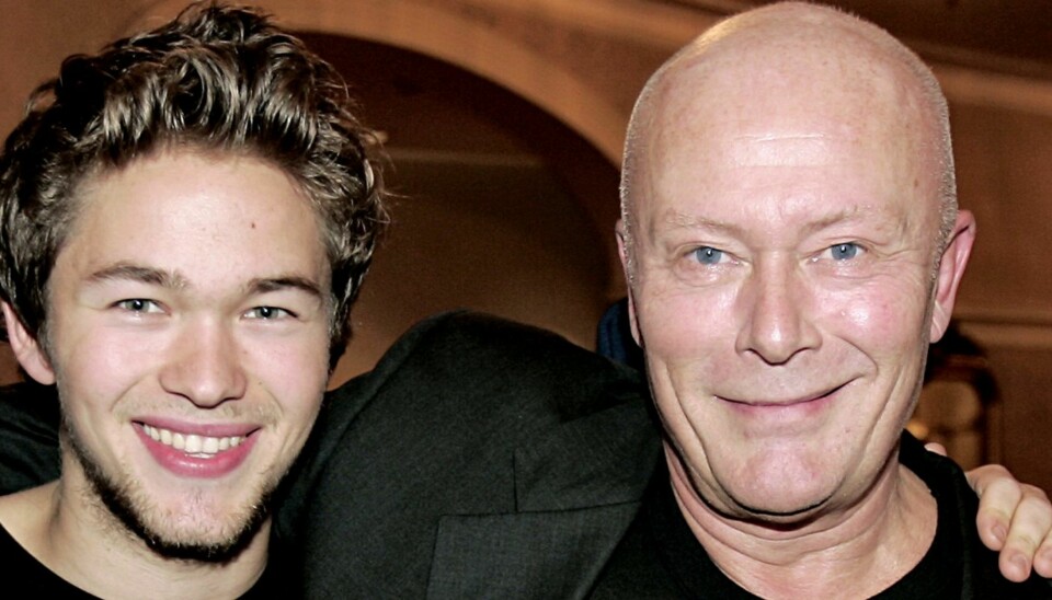 MED SØNNEN: Nils Ole Oftebro sammen med Jacob under en premiere i 2005.