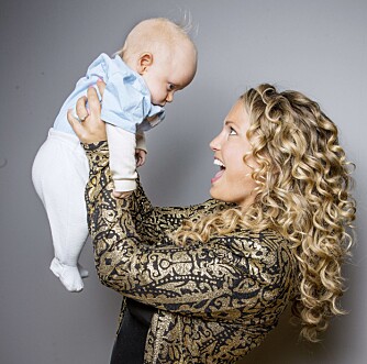 STOLT: Helene Bøksle nyter hvert sekund sammen med sønnen Emil Anker (3 måneder).