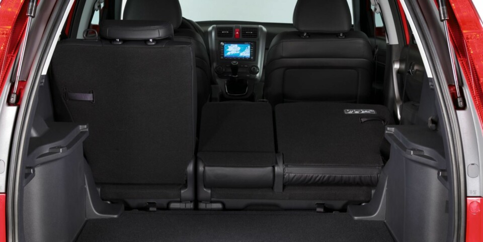 PLASS: Bagasjerommet varierer fra 442 - 556 liter avhengig av modell og utstyrtnivå. Med alle setene nedfelt blir plassen til 1532 liter (955 liter opp til vinduene). FOTO: Honda