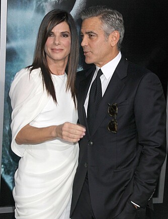 GOD TONE: Sandra Bullock og George Clooney spiller sammen i filmen ""Gravity"", men det kan se ut til at superstjernene har funnet tonen privat.
