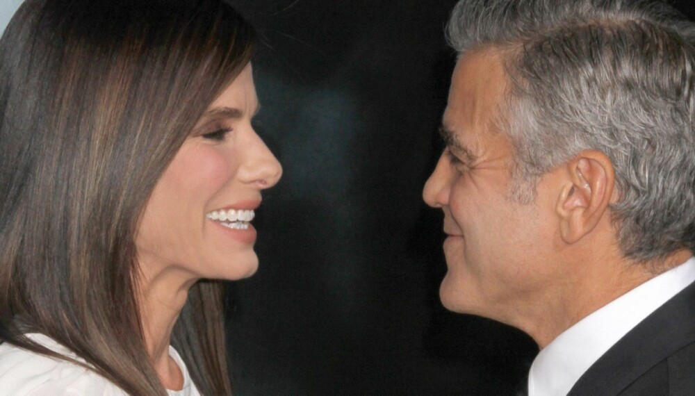 VARME BLIKK: Det er ingen tvil om at Sandra Bullock og George Clooney har funnet tonen.