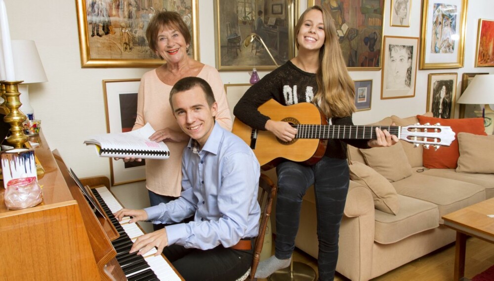 INGEN TRAMP I KLAVERET: Inger Teien setter stor pris på at barnebarna Martin og Sidney har sunne interesser som musikk.