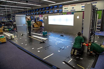 BYGGESETT: På Elkjøp Megastore i Lørenskog startet byggingen av den nye Apple-butikken i går. I dag er det åpning og verdenspremiere.