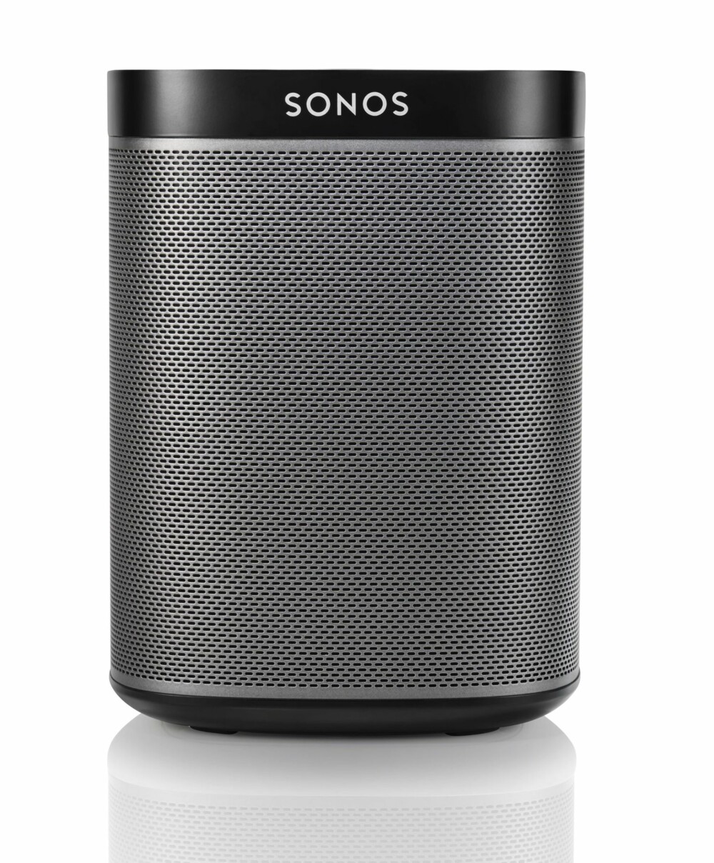 KOMPAKT: Me den diameter på cirka 12 cm og en høyde på 16 cm er Sonos Play:1 en liten og kompakt høyttaler som lett får plass på badehylla eller på nattbordet.