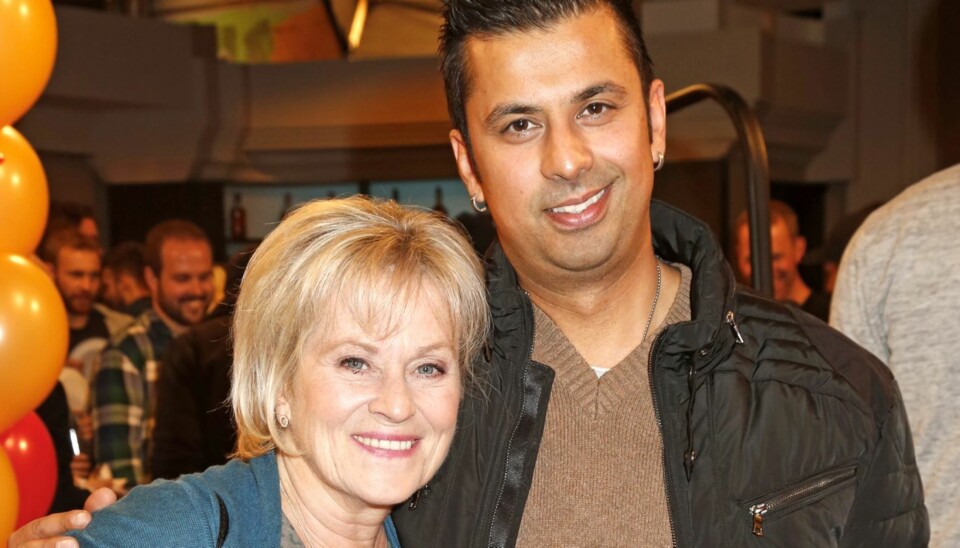 KOLLEGER: Anne Marie Ottersen og Assad Siddique, som spiller Harshad Kapoor, feiret 15-årsjubileet til «Hotel Cæsar».